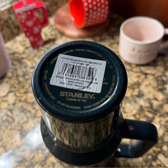 Stanley 40 oz- Forest Gloss Green with Gold Pattern - Picture 4 of 4